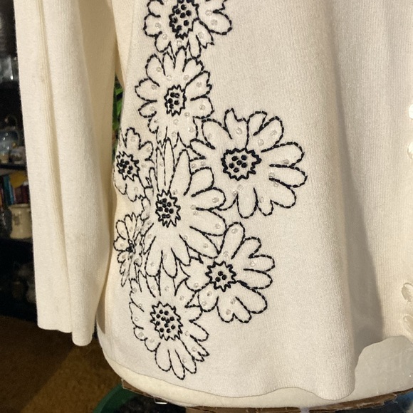 Cardigan by Liz Claiborne petite. - Picture 3 of 7